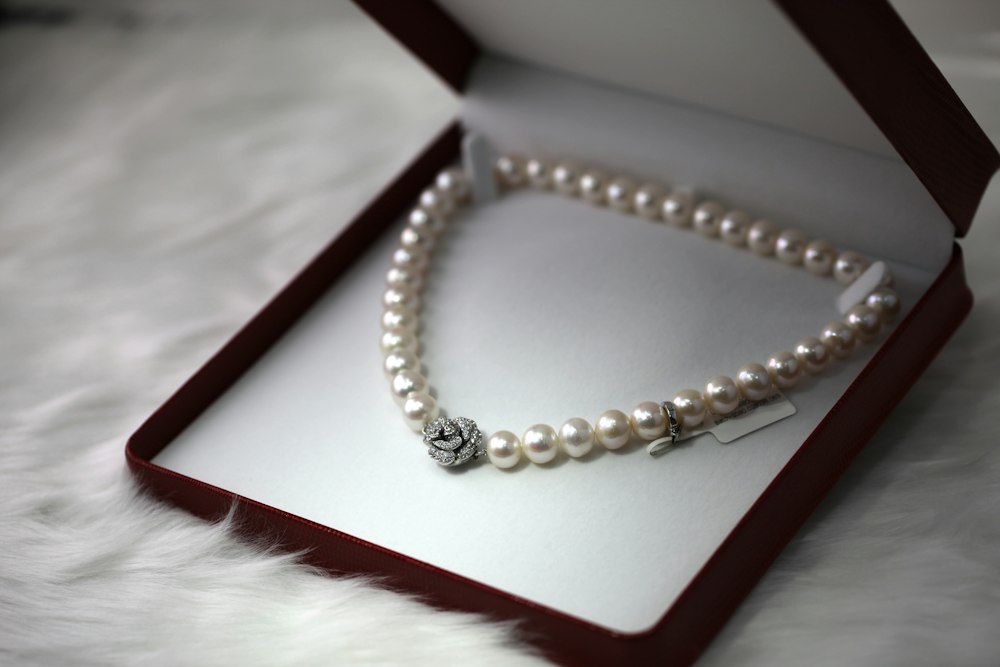 Artisan Goldsmith Crafting Gold Necklace at Fine Libra Jewellers